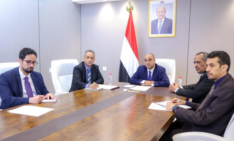 The Prime Minister discusses developments and cooperation programs between the two countries with the British Ambassador.