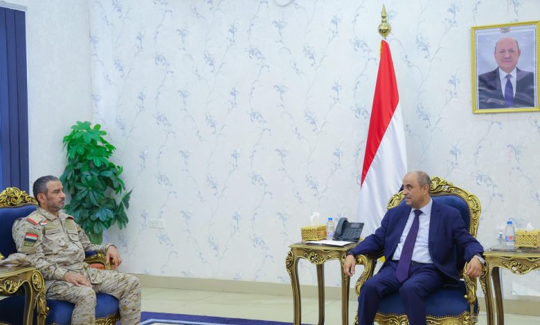The Prime Minister held a military meeting with the Chief of Staff and heads of departments at the Ministry of Defense.