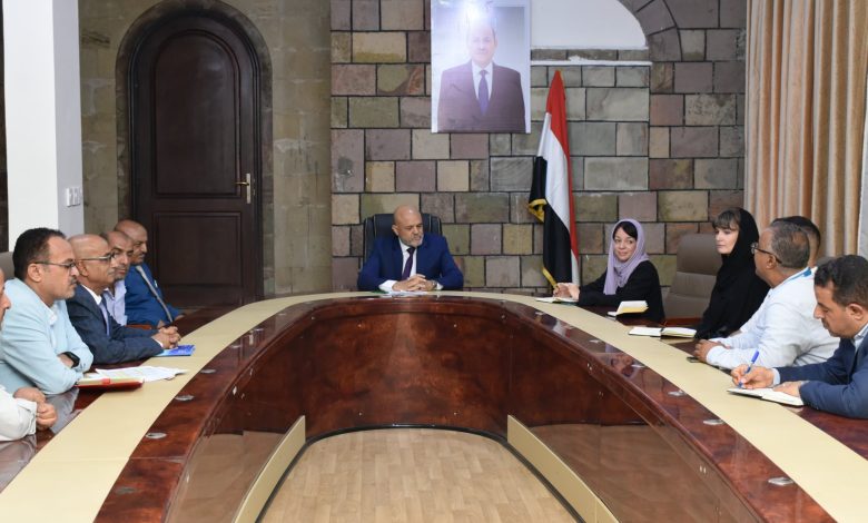 The Taiz governor discusses development and humanitarian interventions with the Swiss Agency for Development and Cooperation.
