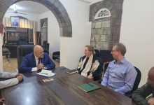 The Taiz governor discusses support for demining efforts with the UN's senior advisor on mine action.