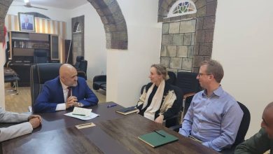 The Taiz governor discusses support for demining efforts with the UN's senior advisor on mine action.
