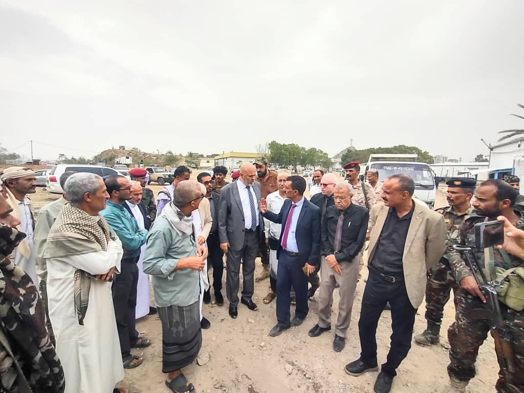 The Taiz governor launches the Al-Shibani Group's initiative to distribute drinking water in the city.