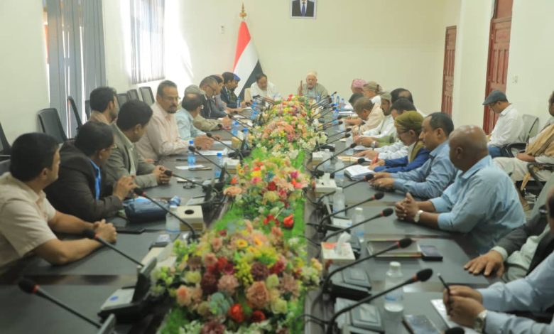 The parliamentary committee held an extensive meeting with local authorities in Marib Governorate.