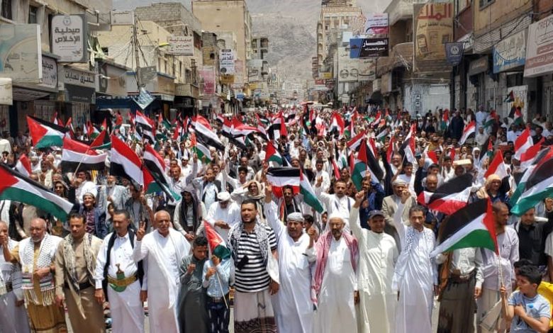 Thousands of protesters in Taiz demand an end to the blockade and urgent aid for civilians in Gaza.