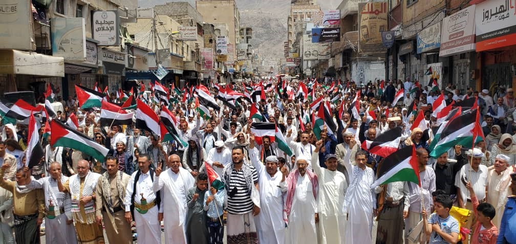 Thousands of protesters in Taiz demand an end to the blockade and urgent aid for civilians in Gaza.