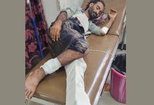 A Houthi sniper injured a young man in Taiz, just days after an elderly man was killed in the Al-Kalabah neighborhood.