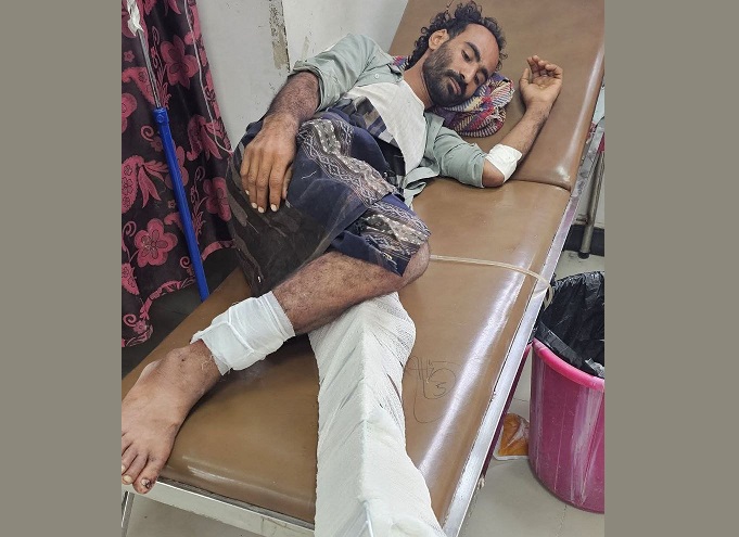 A Houthi sniper injured a young man in Taiz, just days after an elderly man was killed in the Al-Kalabah neighborhood.