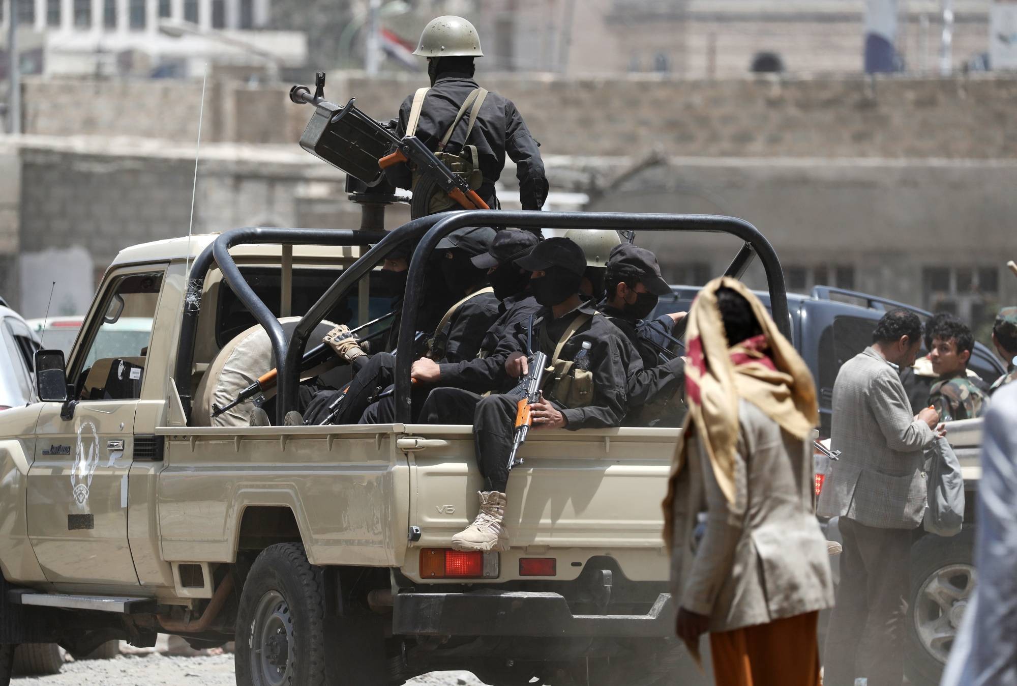 A citizen was killed and another injured by Houthi militia gunfire in Al-Jawf.