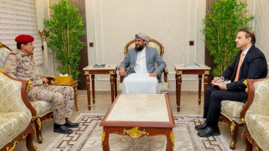Council member Abdulrahman Al-Mahrami discusses military developments and operational coordination with the Deputy Chief of Staff.
