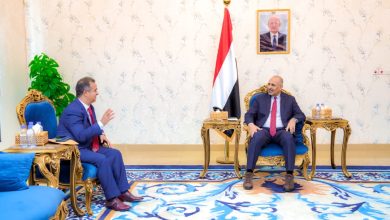 Council member Al-Zubaidi discusses strengthening bilateral cooperation and establishing a permanent mission in Aden with the Libyan ambassador.