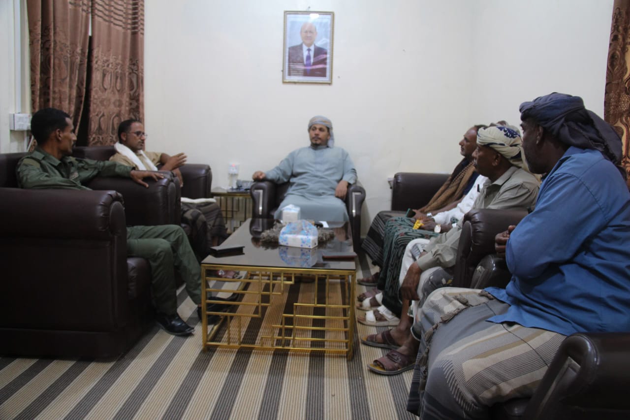 Discussion on establishing community committees to monitor commodity prices in Hadibo and Qalansiyah, Socotra.