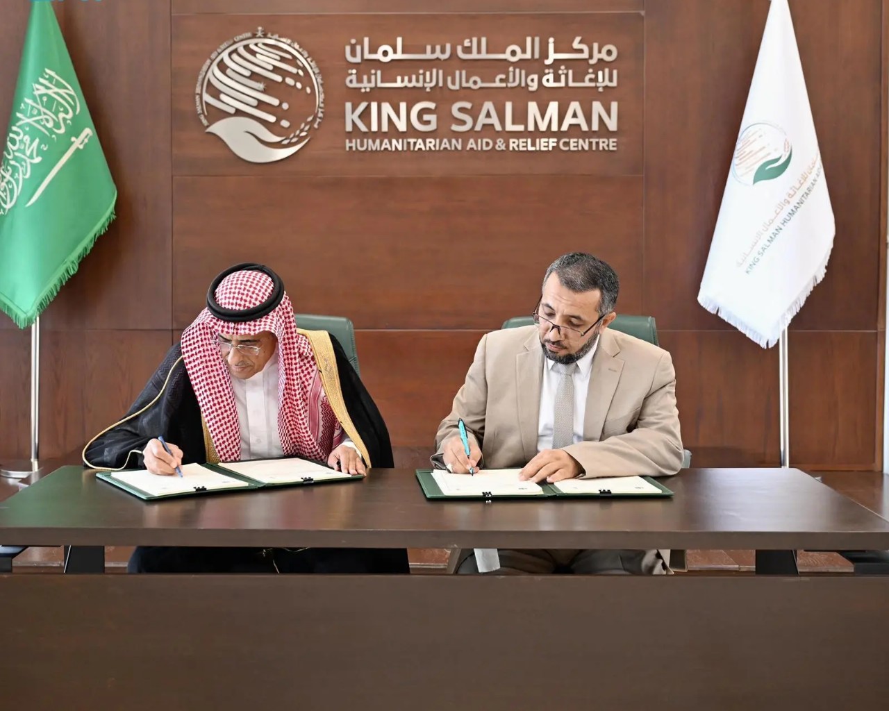 King Salman Center signs cooperation agreement for urgent response to combat cholera in Yemen.