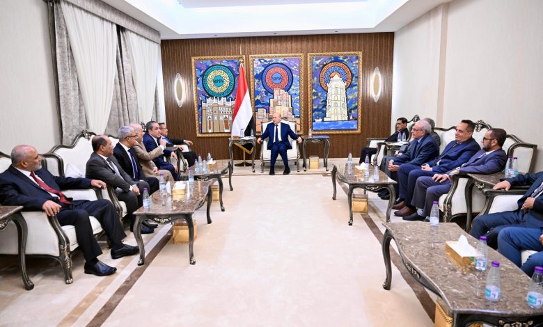 The Chairman of the Leadership Council meets with leaders of the National Coalition of political parties and components.