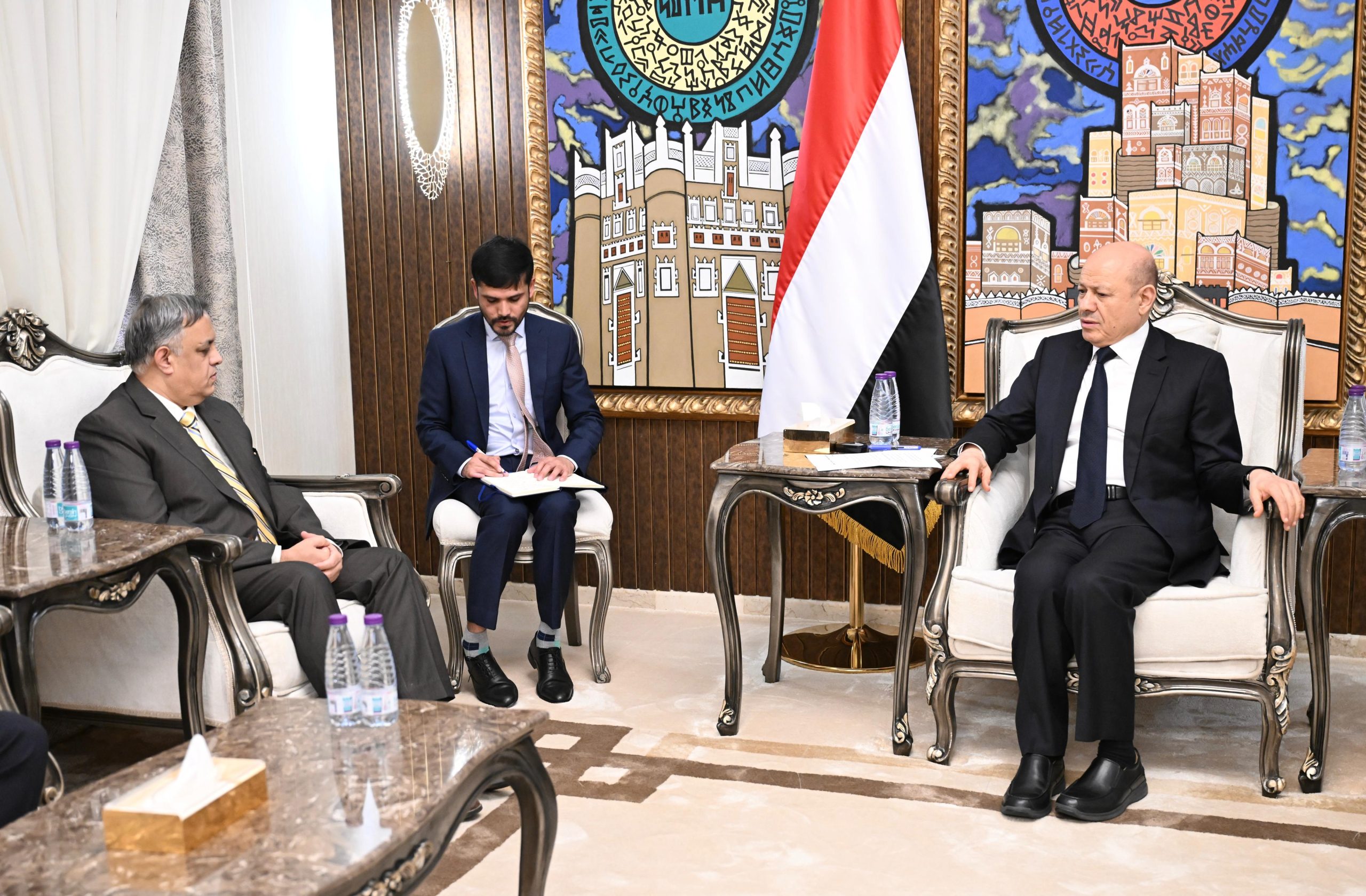 The Chairman of the Leadership Council reviews bilateral cooperation programs with the Republic of India.