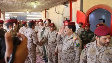 The Defense Minister inspects the fronts of Kitaf and Al-Buq'a, praising the resilience of fighters in Saada.