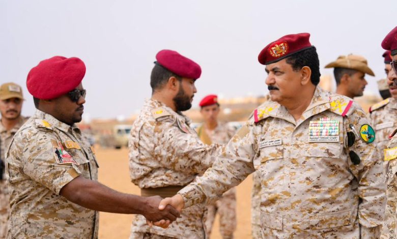 The Defense Minister reviews the conditions of the Second Division of the National Shield Forces in Al-Wadiah.