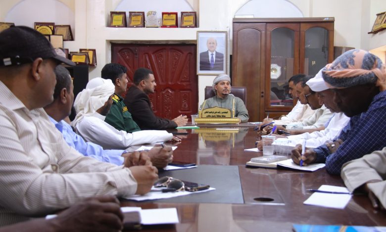 The Executive Office in Socotra discusses enhancing administrative performance and organizing public services.