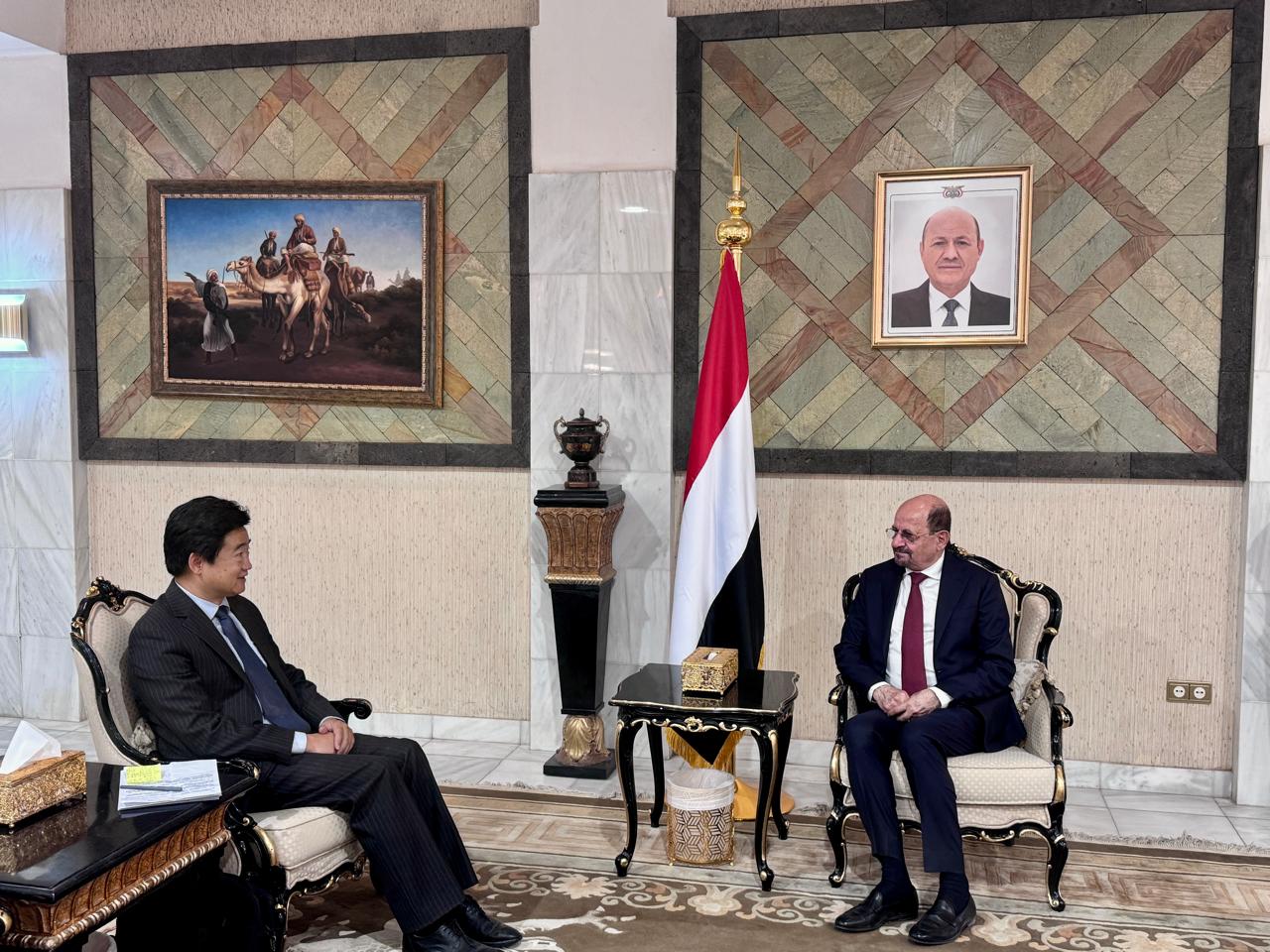 The Foreign Minister discusses strengthening bilateral cooperation with the Chinese Charge d'Affaires.