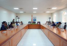 The Governor of Shabwa chaired a meeting to discuss ways to enhance local resource development.
