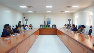 The Governor of Shabwa chaired a meeting to discuss ways to enhance local resource development.
