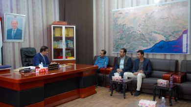 The Governor of Shabwa discusses healthcare support with Médecins Sans Frontières (Doctors Without Borders) in the province.