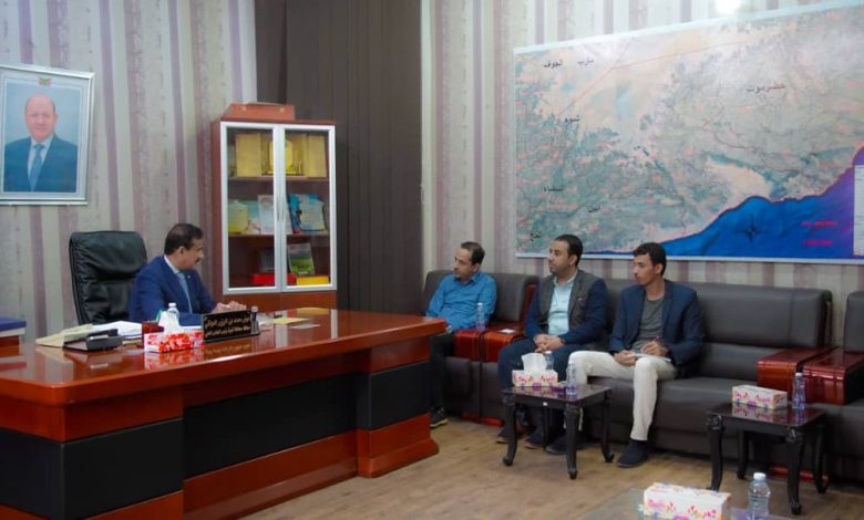 The Governor of Shabwa discusses healthcare support with Médecins Sans Frontières (Doctors Without Borders) in the province.