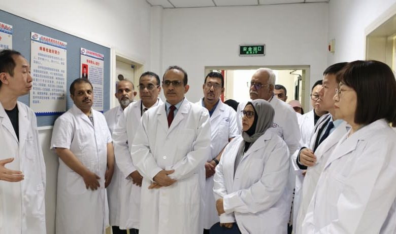 The Health Minister and accompanying delegation explore Chinese experiences and practices in public health.