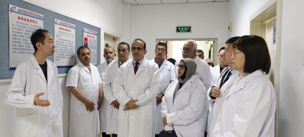 The Health Minister and accompanying delegation explore Chinese experiences and practices in public health.