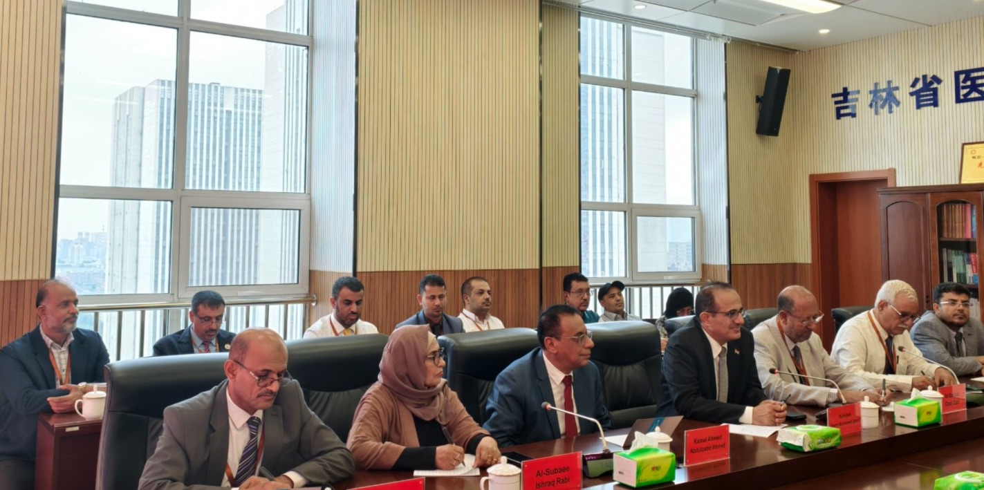 The Health Minister discusses enhancing medical cooperation and training Yemeni personnel in Jilin, China.