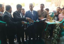 The Lahij governor inaugurates the Islamic Microfinance Bank branch, emphasizing the importance of academic discipline at the health institute.