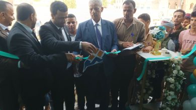 The Lahij governor inaugurates the Islamic Microfinance Bank branch, emphasizing the importance of academic discipline at the health institute.