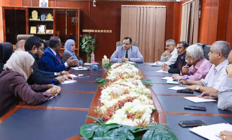 The Minister of Agriculture and Irrigation discusses agricultural support projects in Yemen with a World Bank delegation.