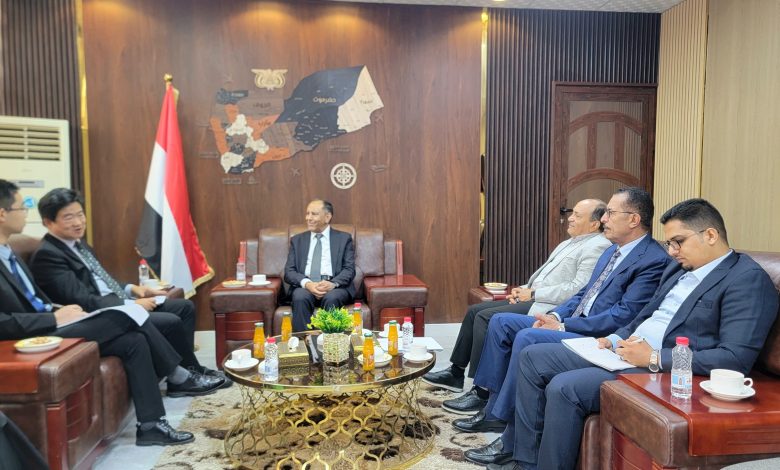 The Minister of Industry discusses enhancing economic and trade cooperation with the Acting Chinese Ambassador.