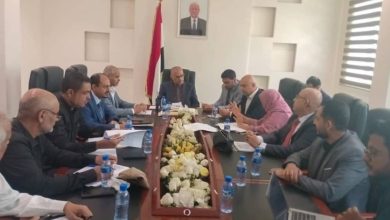 The Minister of Planning and International Cooperation, acting as Minister of Communications, chaired a meeting to discuss telecom sector improvements.