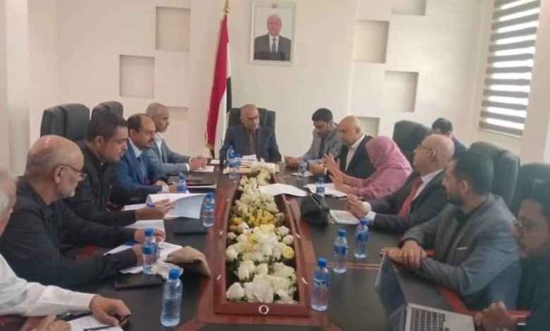 The Minister of Planning and International Cooperation, acting as Minister of Communications, chaired a meeting to discuss telecom sector improvements.
