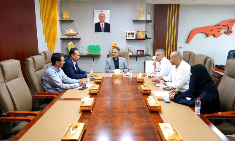 The Minister of State and Governor of Aden discusses road development plans, emphasizing the priority of the Remy Corniche.