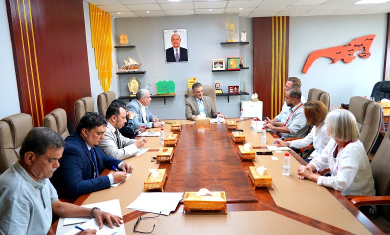 The Minister of State and Governor of Aden emphasizes the need to shift from emergency aid to sustainable projects.