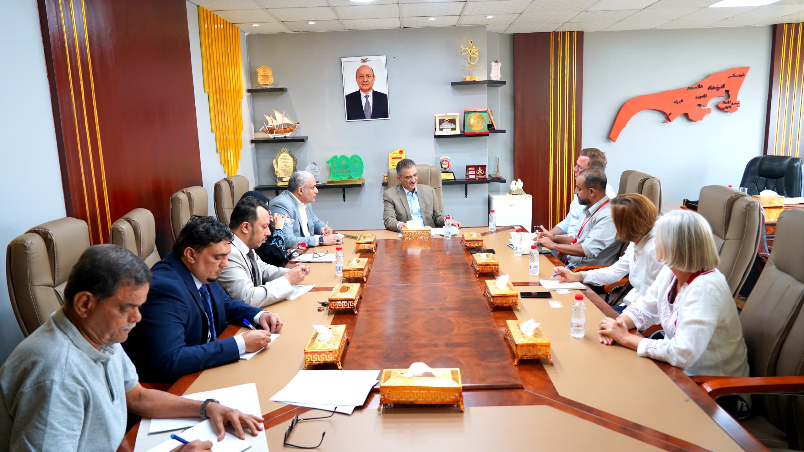 The Minister of State and Governor of Aden emphasizes the need to shift from emergency aid to sustainable projects.