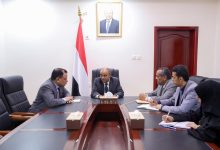 The Prime Minister reviews measures for monitoring fish and agricultural product prices.