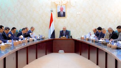 The Resource Committee reaffirms its commitment to reforms and warns against attempts to manipulate exchange rates.
