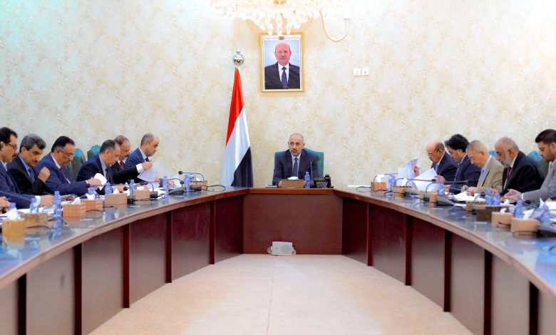 The Resource Committee reaffirms its commitment to reforms and warns against attempts to manipulate exchange rates.