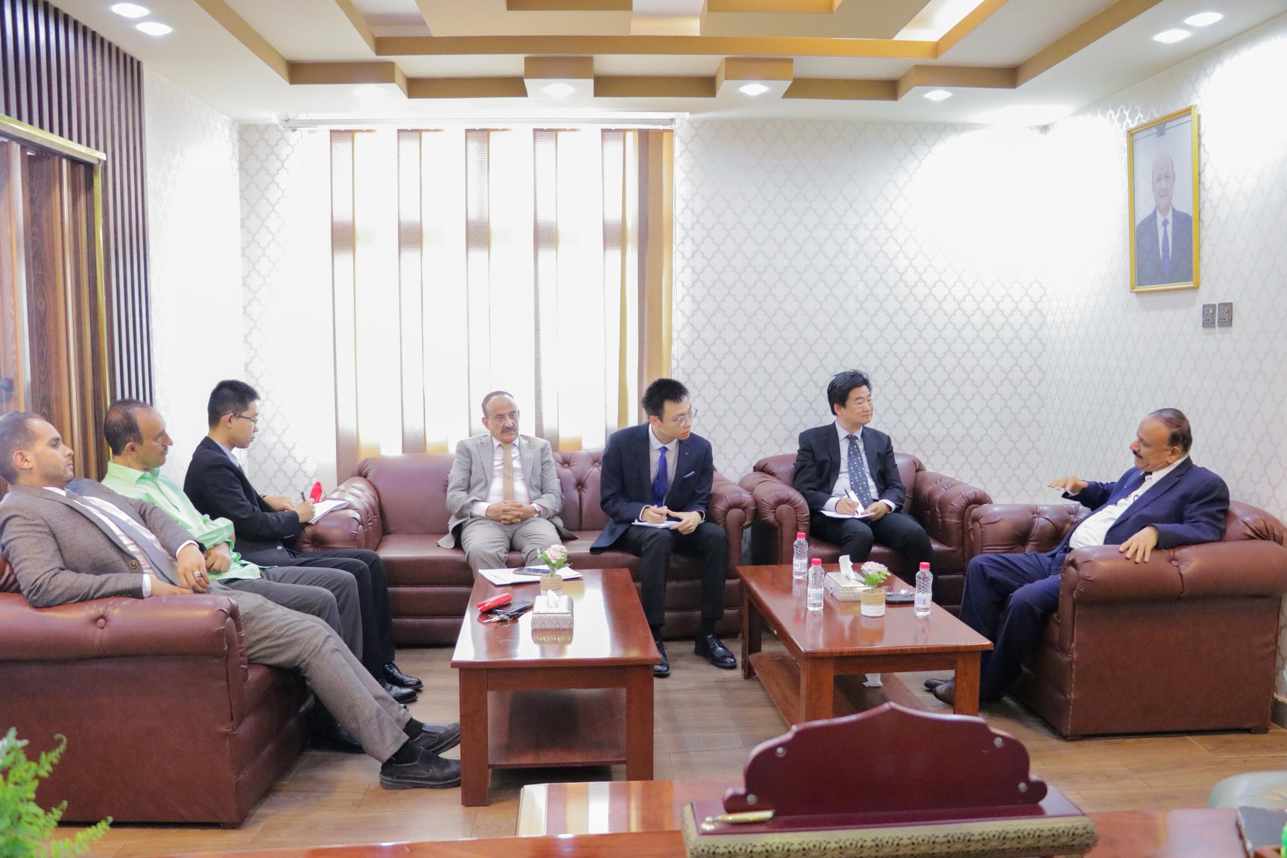 The Transport Minister discusses enhancing cooperation in various transport sectors with the Chinese acting ambassador.