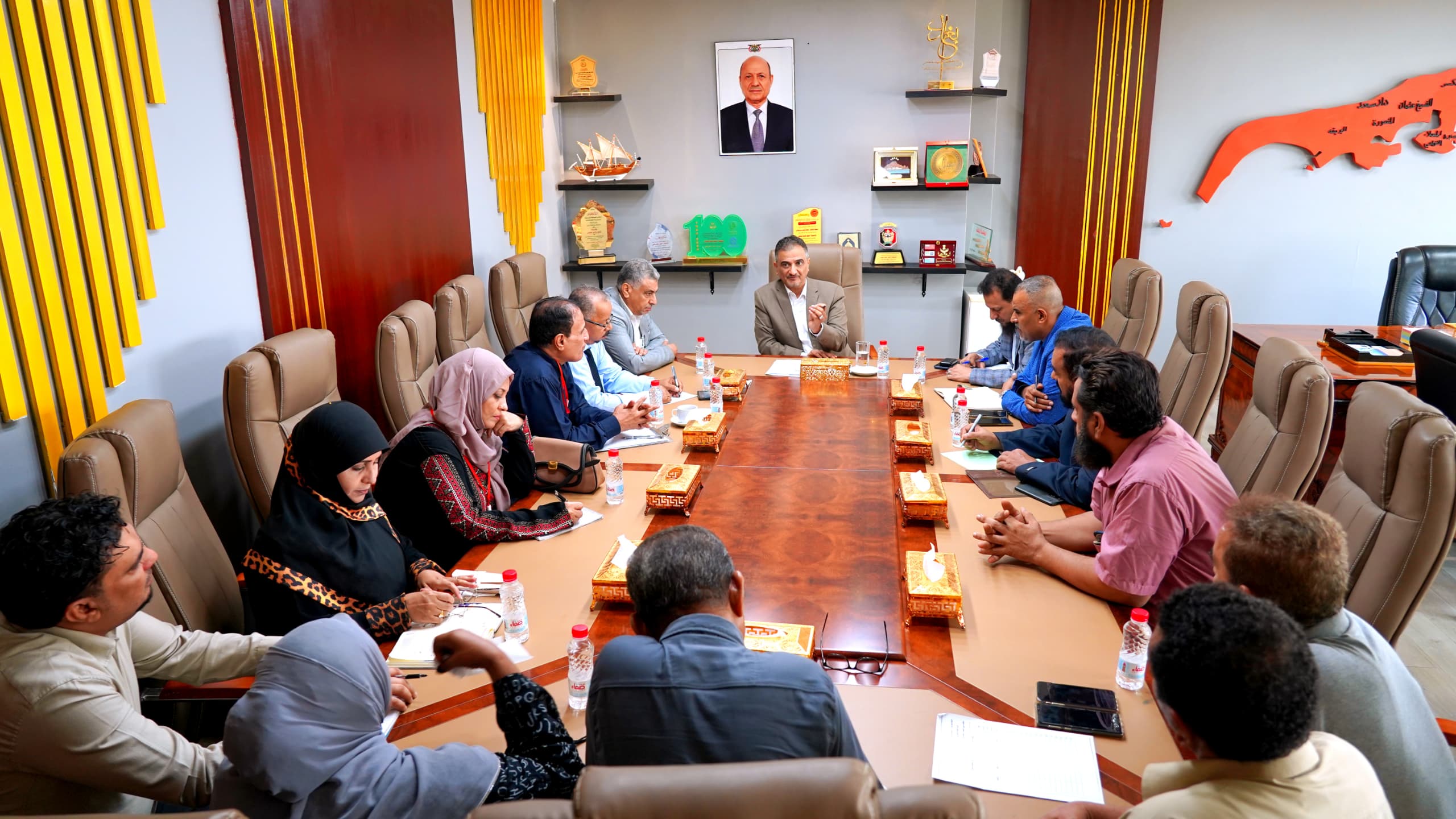 The local authority in Aden has approved an increase in teachers' incentives to 50,000 riyals.