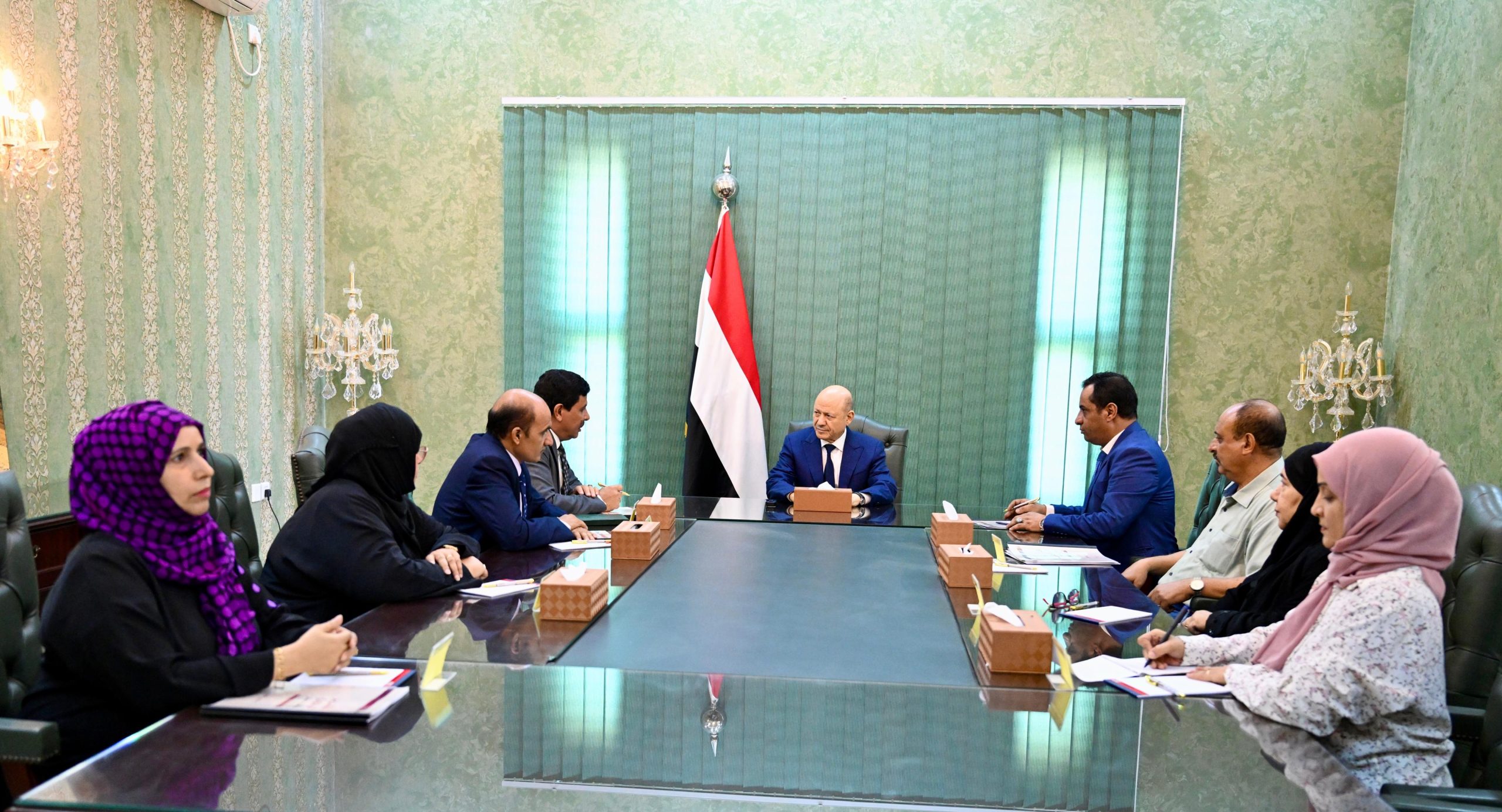 The Chairman of the Leadership Council receives the annual report from the National Commission investigating human rights violations.