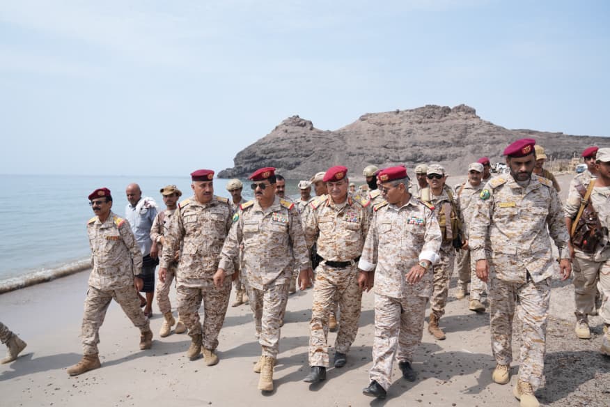 The Defense Minister inspects Meyun Island and the Bab al-Mandab Strait.