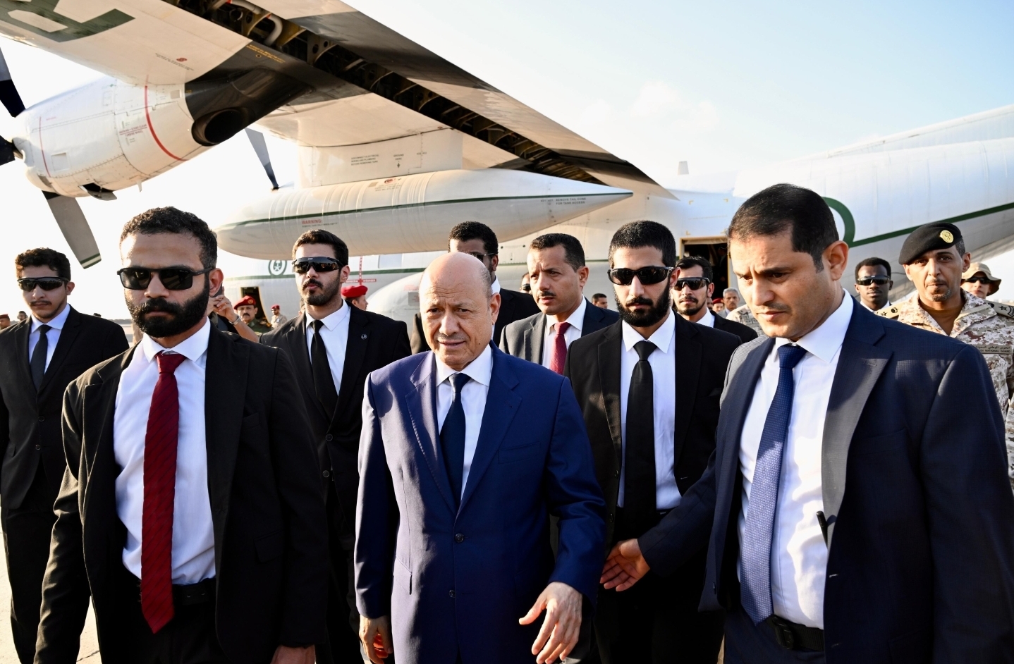 The Chairman of the Leadership Council emphasizes in Aden the importance of prioritizing the restoration of institutions and alleviating suffering.