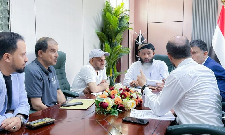 Yemen's Minister of Awqaf chairs a bids committee meeting, emphasizing transparency and the protection of public funds.