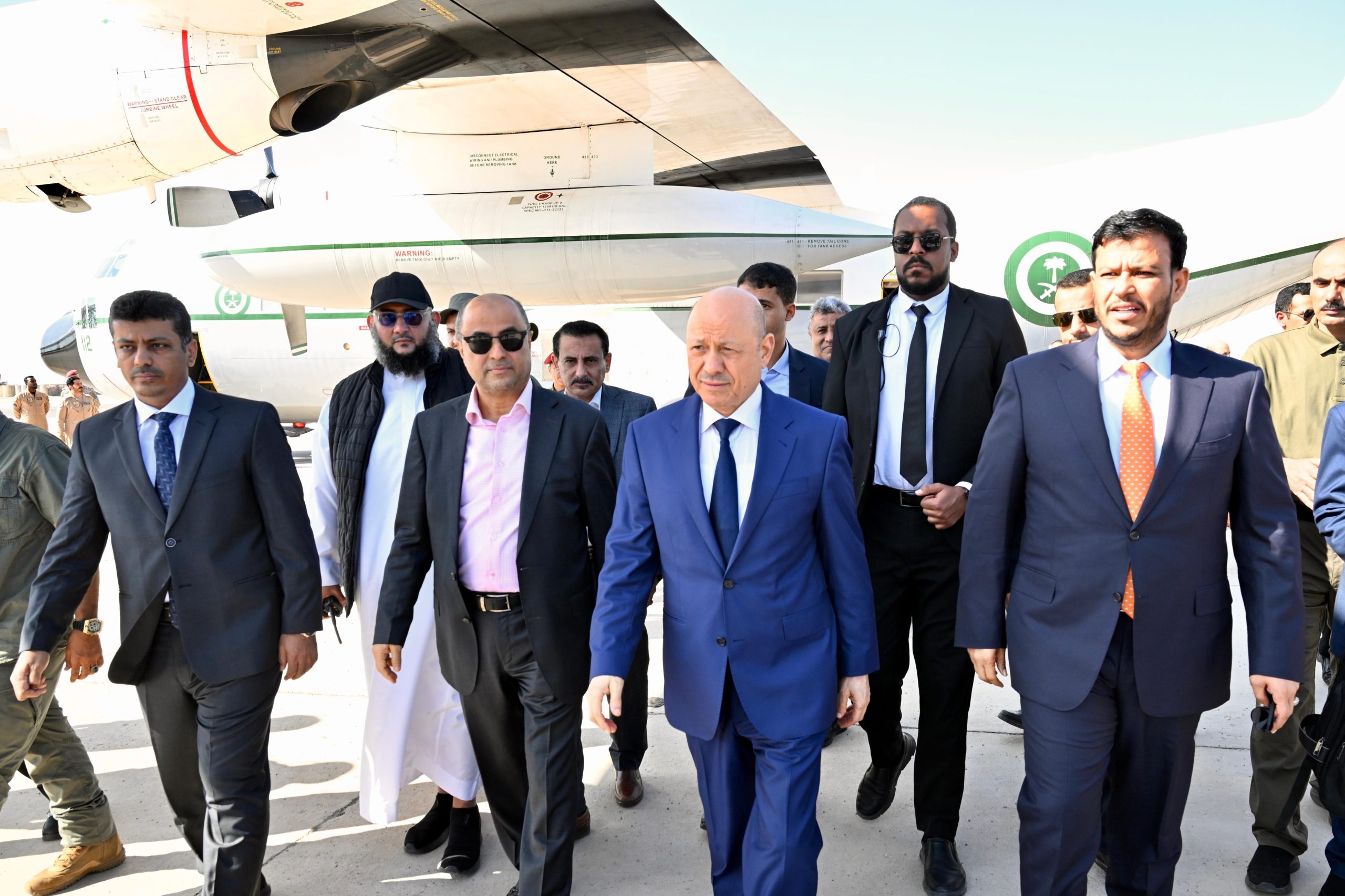 The Head of the Presidential Leadership Council returns to temporary capital Aden, reaffirming commitment to economic and financial reforms.