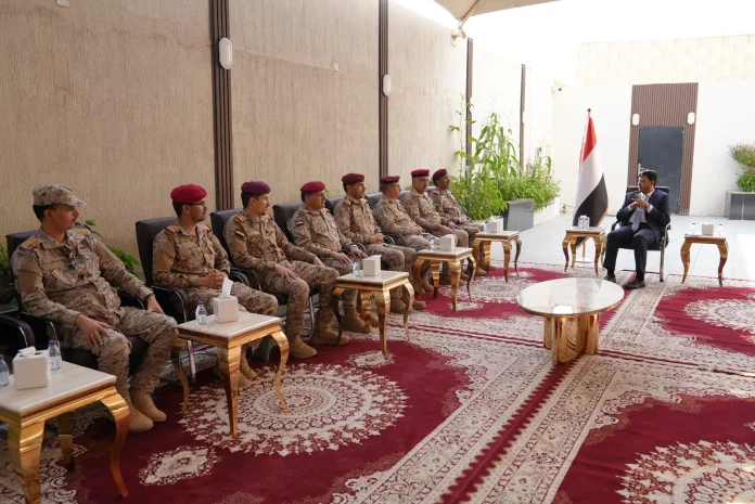 Council member Dr. Abdullah Al-Alimi discusses military developments with the Chief of Staff.