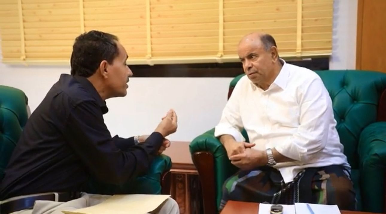 The Governor of Hadramout praises drug combat efforts and reaffirms support for enhancing security capabilities.